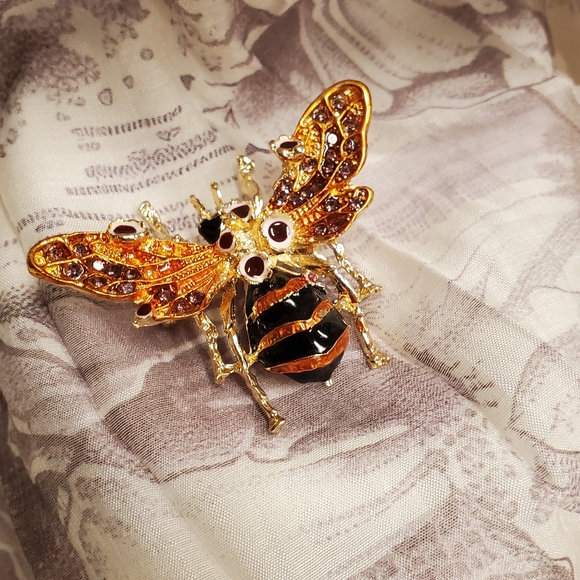 Gold and Black Bee Brooch - Women Jewelry - Picture 2 of 3